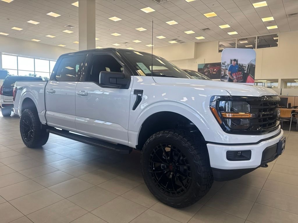New 2026 Oxford White Ford XLT image 1