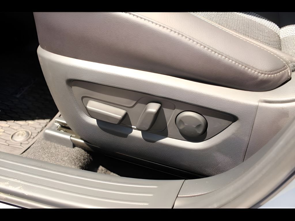 Used 2025 Polymetal Gray Metallic Mazda 2.5 S Preferred Package image 11