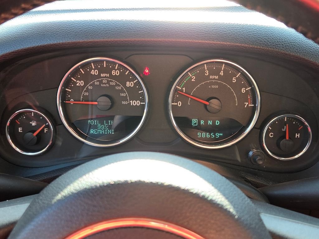 Used 2015 Red Jeep Unlimited Sahara image 27