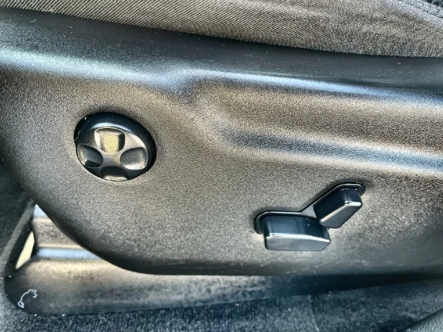 Used 2019 Silver Jeep Altitude image 17