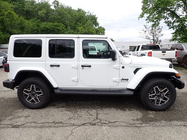 New 2026 Bright White Clear-Coat Exterior Paint Jeep Sahara image 9