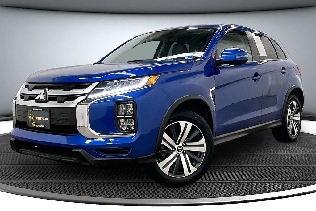 Used 2024 Blue Mitsubishi 2.0 SE image 3