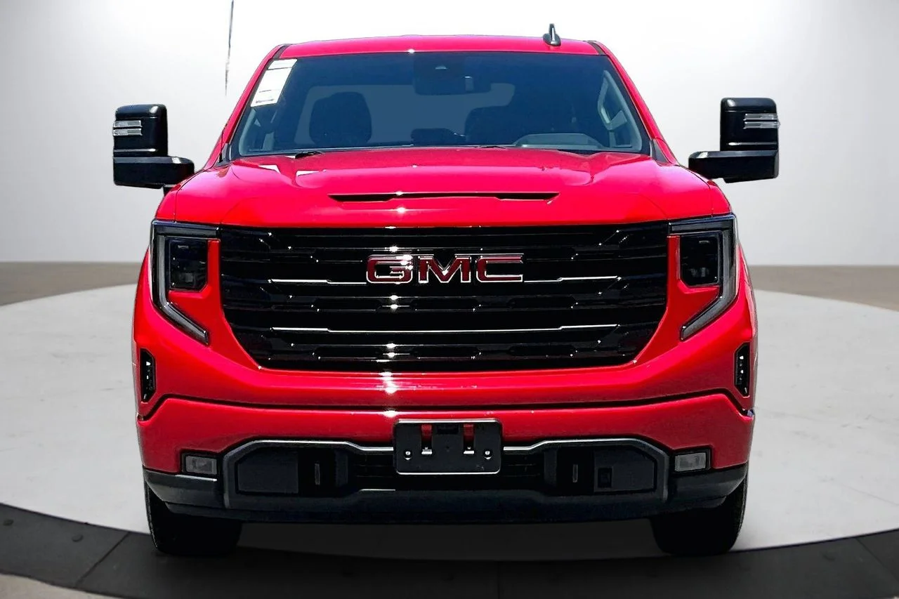 Used 2022 Red GMC Elevation image 3