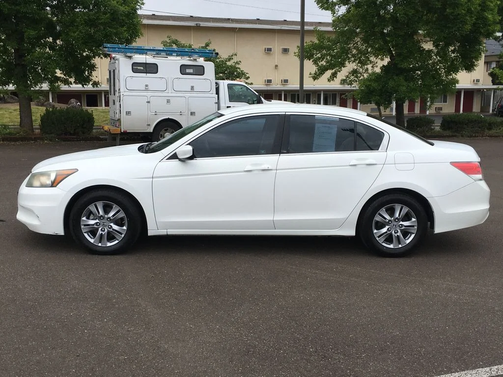 Used 2011 White Honda LX-P image 3