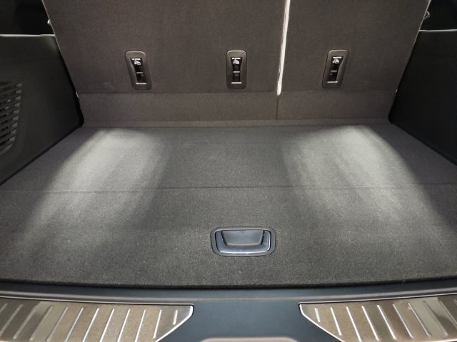 2026 Chevrolet Suburban Premier - Photo 16