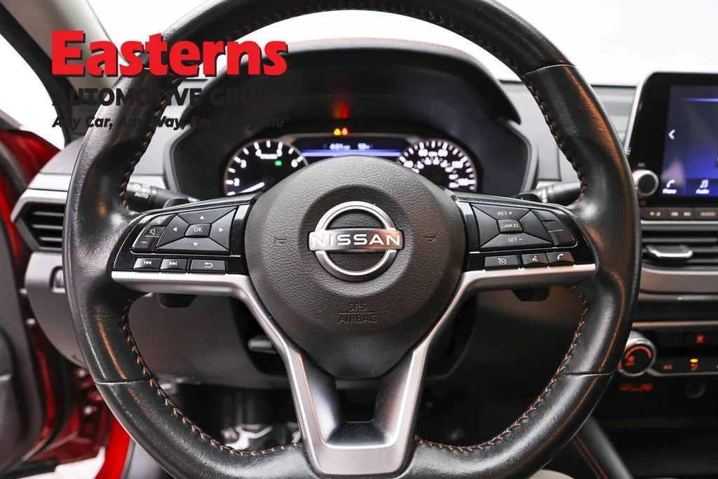Used 2023 Red Nissan 2.5 SR image 10