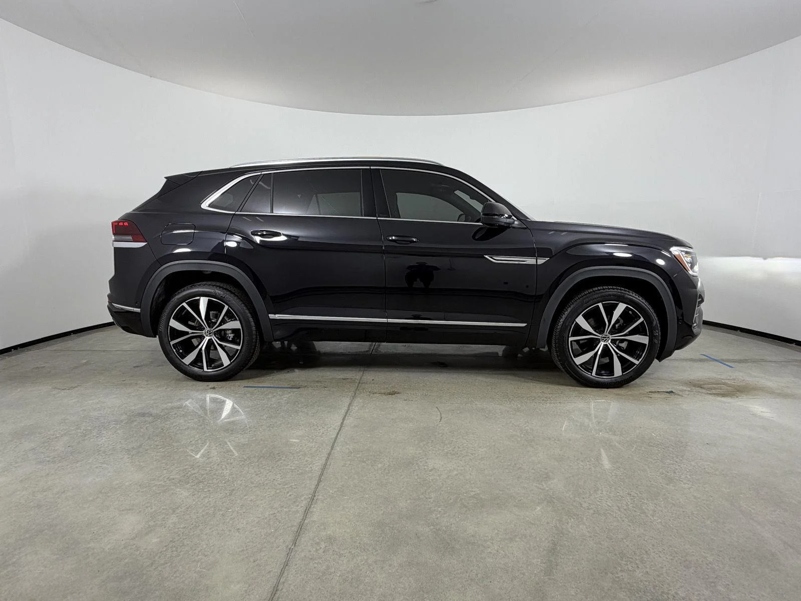 New 2026 Deep Black Pearl Volkswagen 2.0T SEL Premium R-Line image 4