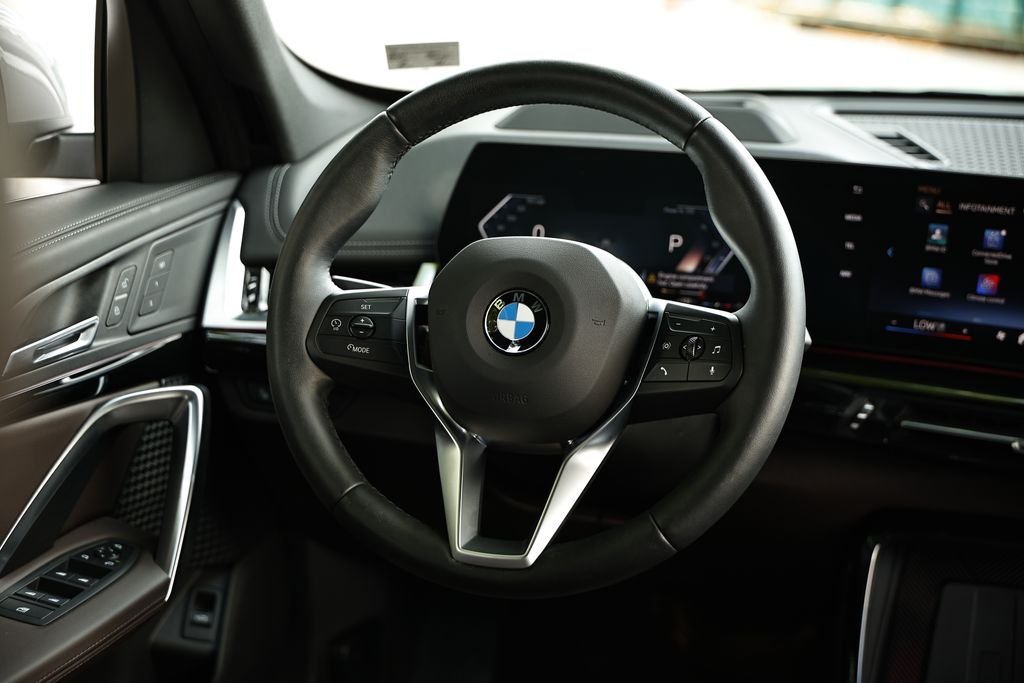Used 2025 Space Silver Metallic BMW xDrive28i image 27