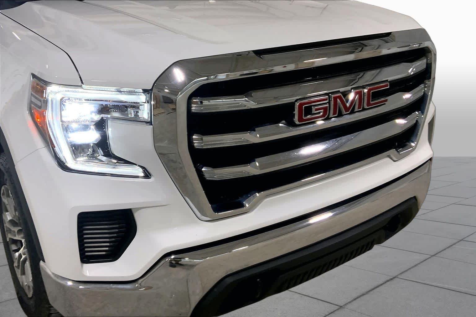 Used 2021 Summit White GMC SLE image 29