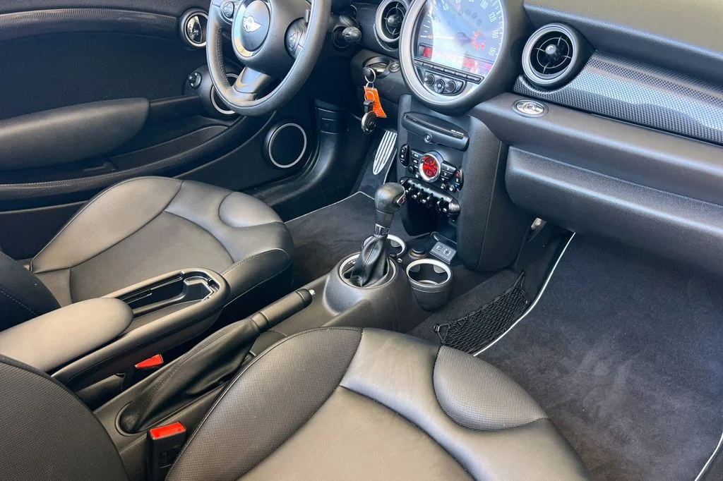 Used 2015 White MINI Base image 18