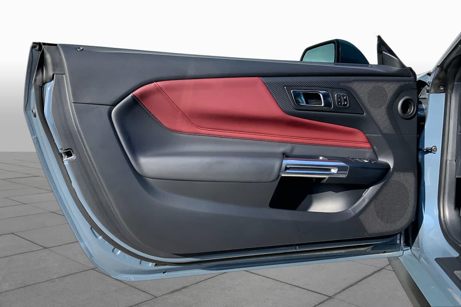 Used 2025 Vapor Blue Metallic Ford GT Premium image 21