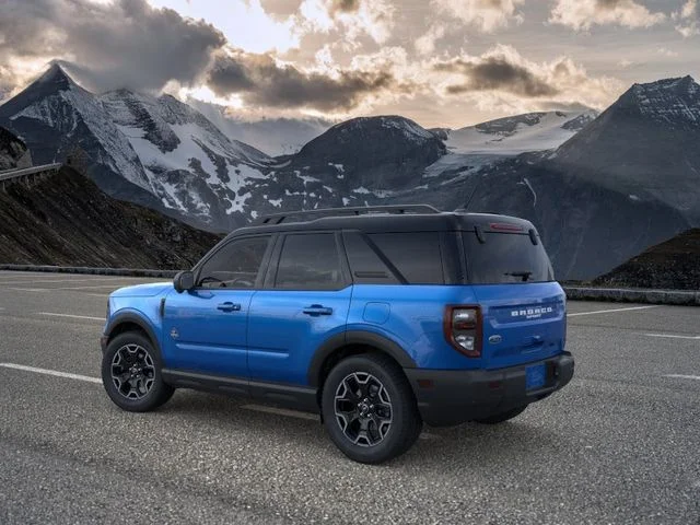 New 2025 Blue Metallic Ford Outer Banks image 4