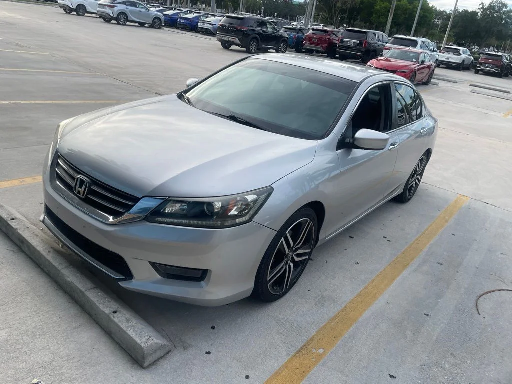 Used 2014 Alabaster Silver Metallic Honda Sport image 6