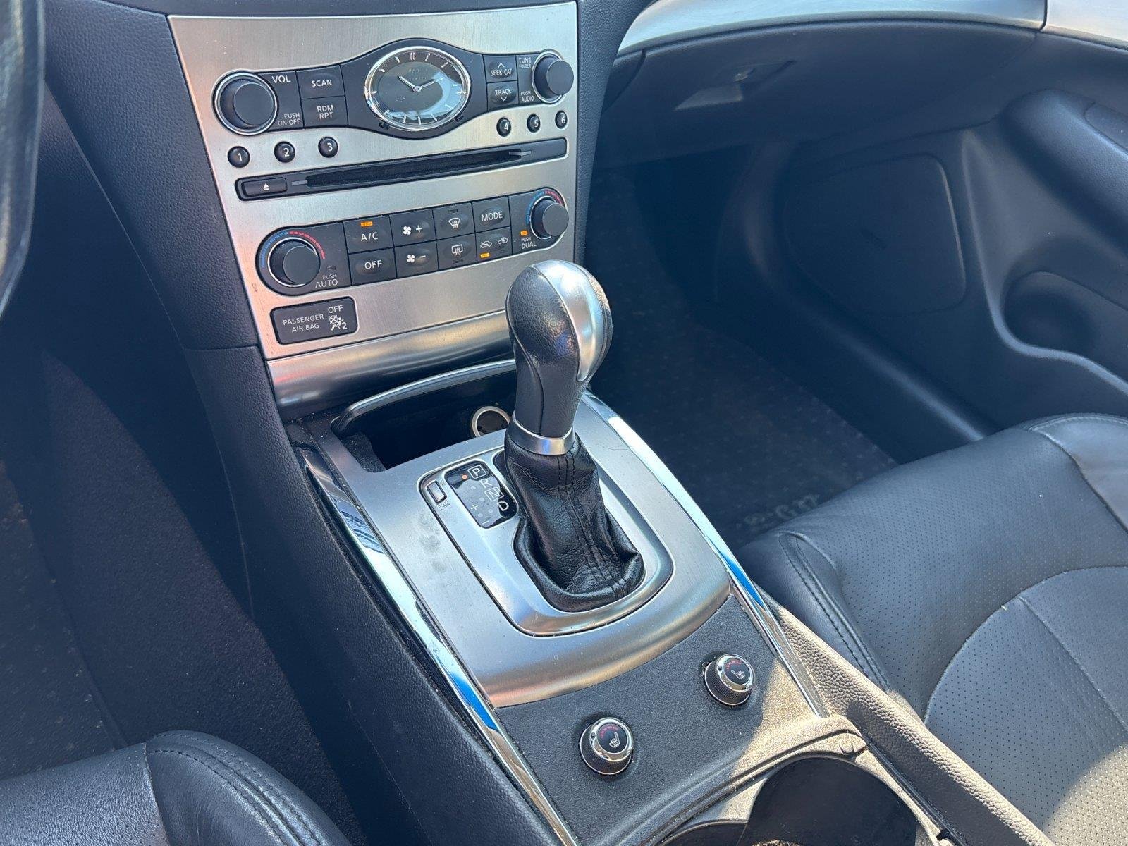 Used 2013 Moonlight White INFINITI Journey image 26