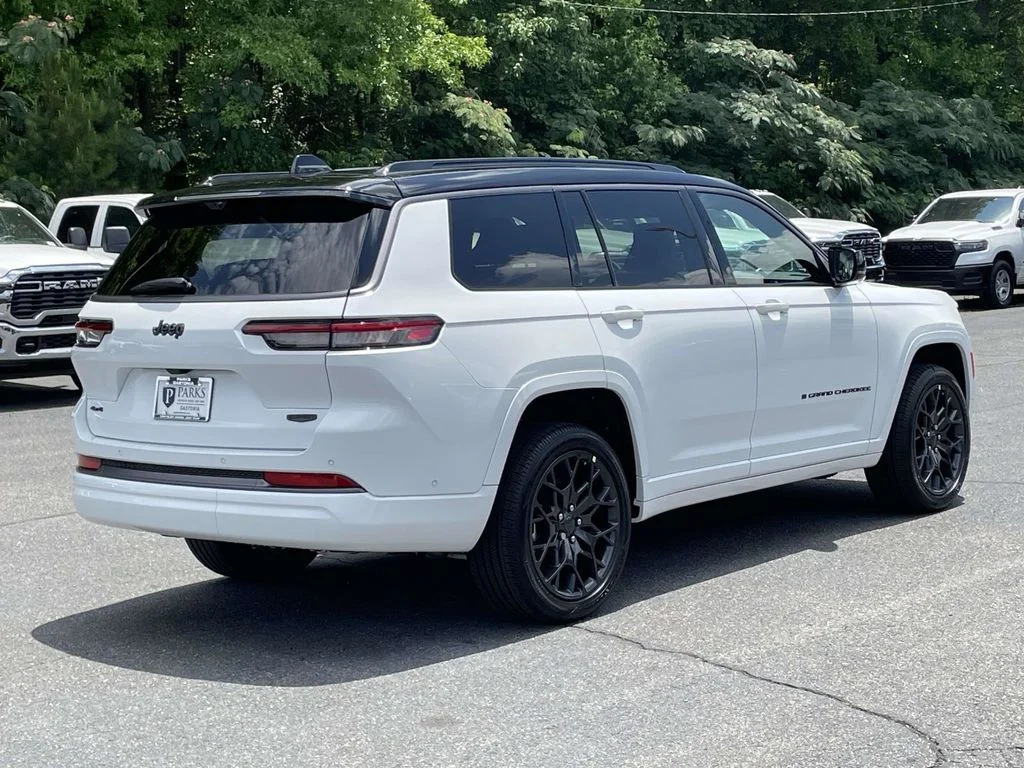 New 2026 Bright White Clear-Coat Exterior Paint Jeep Summit image 9