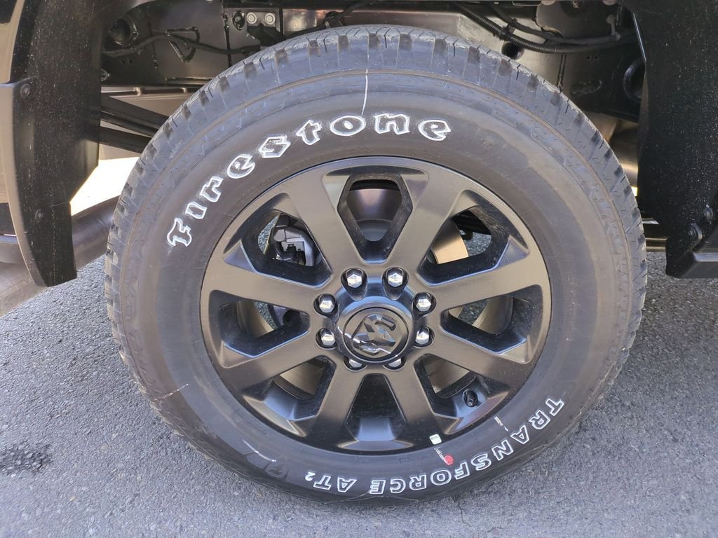 New 2026 Diamond Black Crystal Pearl-Coat Exterior Paint RAM Laramie image 9