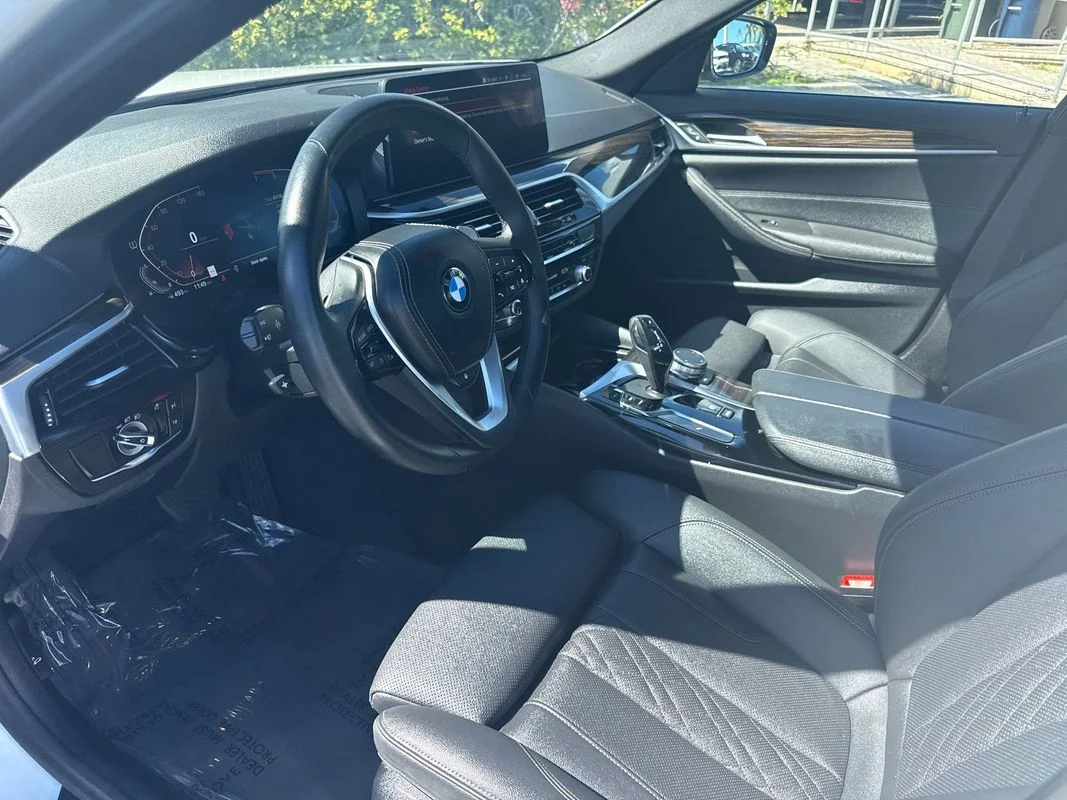 Used 2023  BMW i xDrive image 9