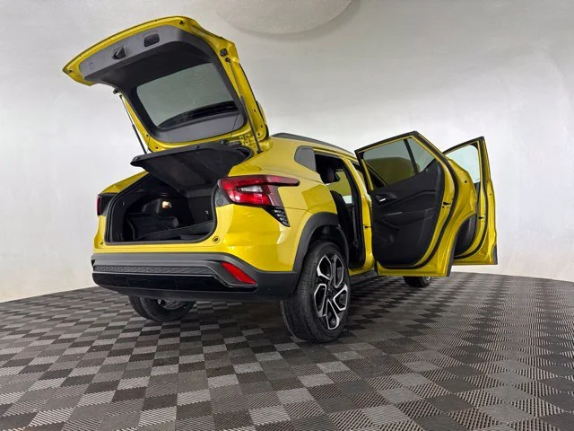 Used 2025 Yellow Chevrolet 2RS image 24