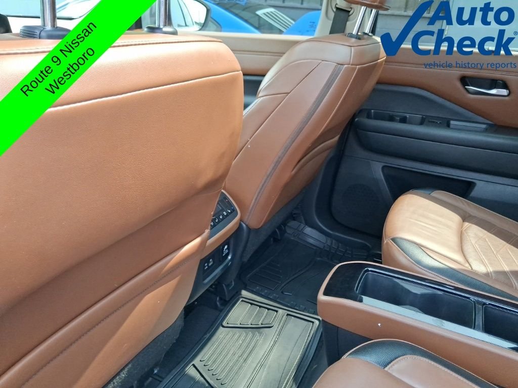 Used 2023 White Nissan Platinum image 12