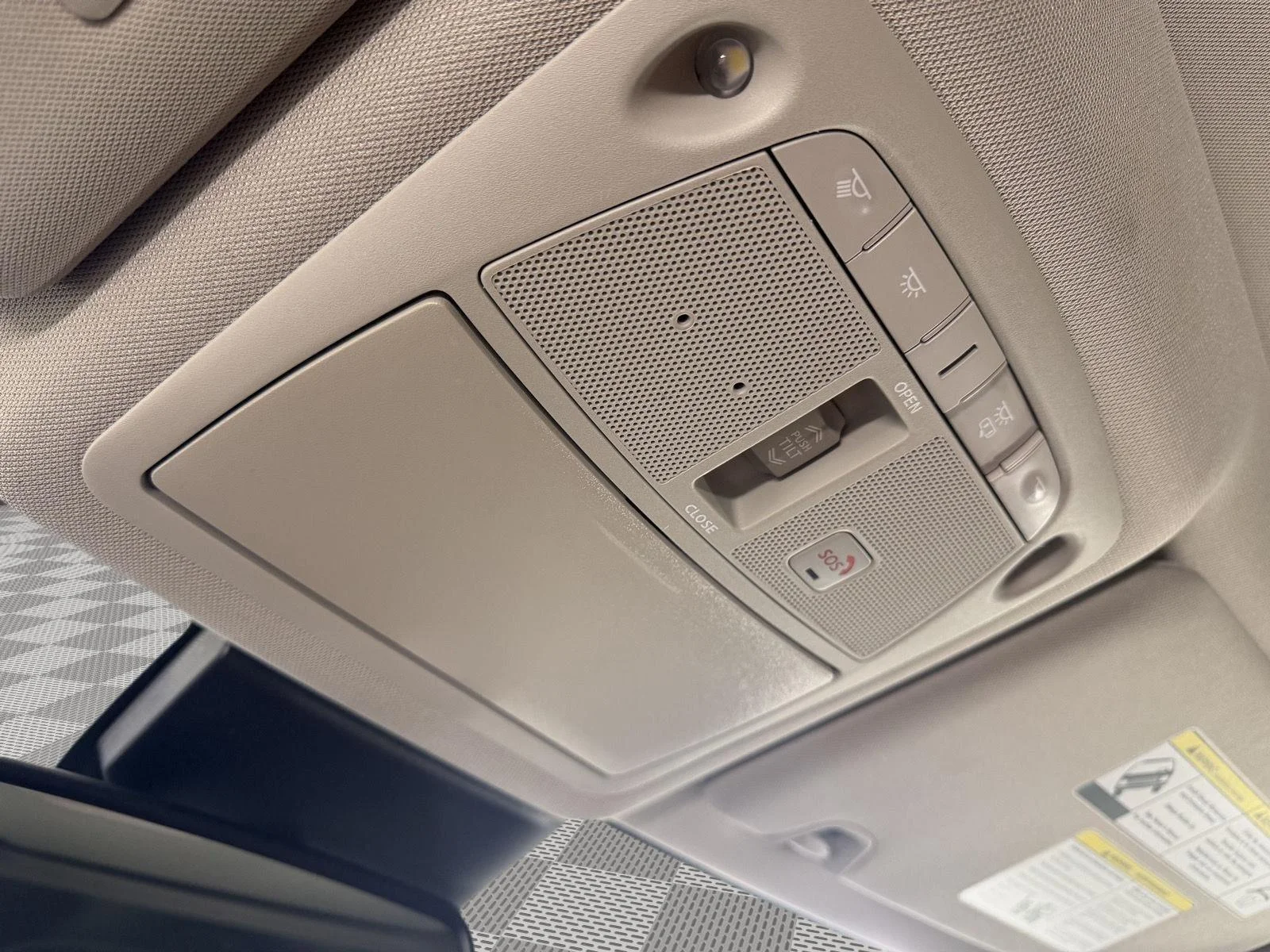 Used 2019 Pearl White Tricoat Nissan SL image 19