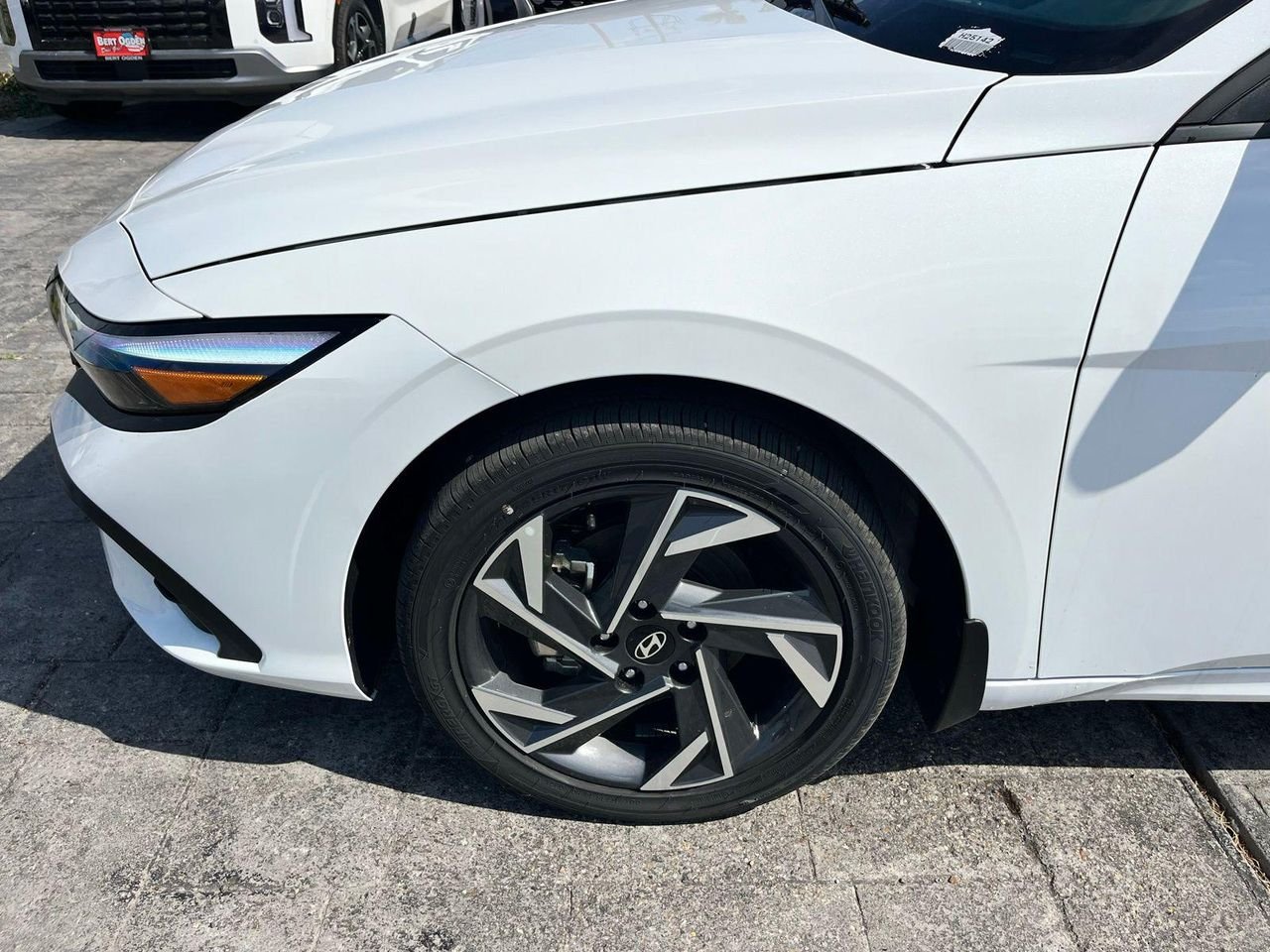 New 2025 White Hyundai SEL Sport image 7