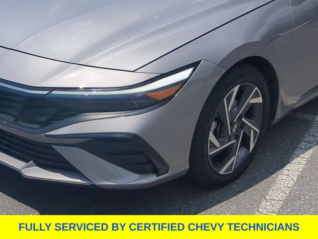 Used 2025 Silver Hyundai SEL Convenience image 15