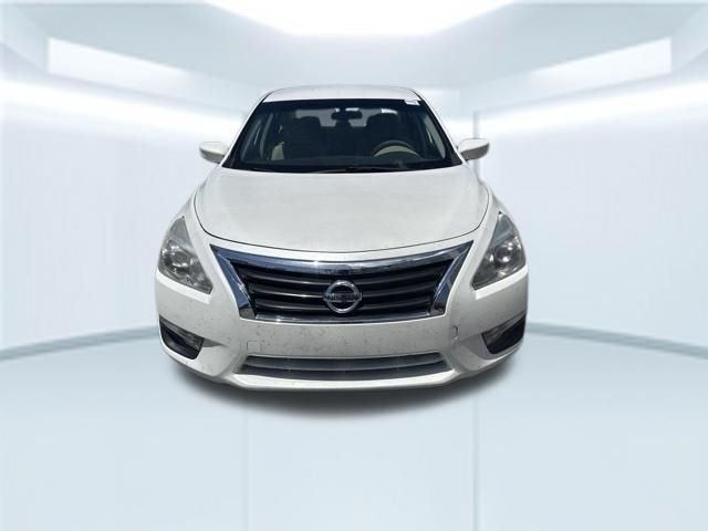 Used 2014 White Nissan 2.5 SV image 2