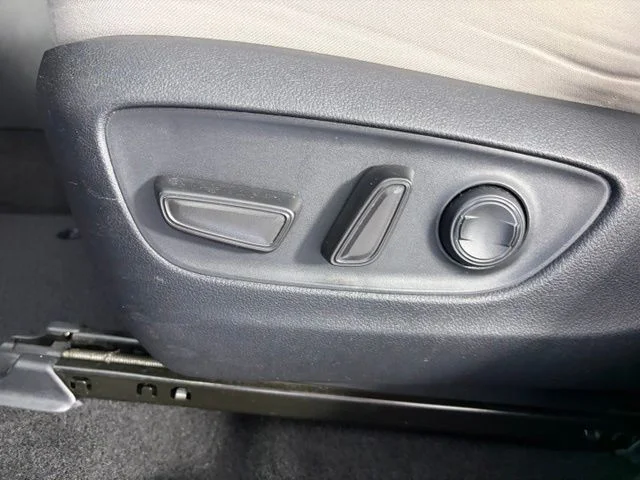Used 2022  Toyota XLE image 17