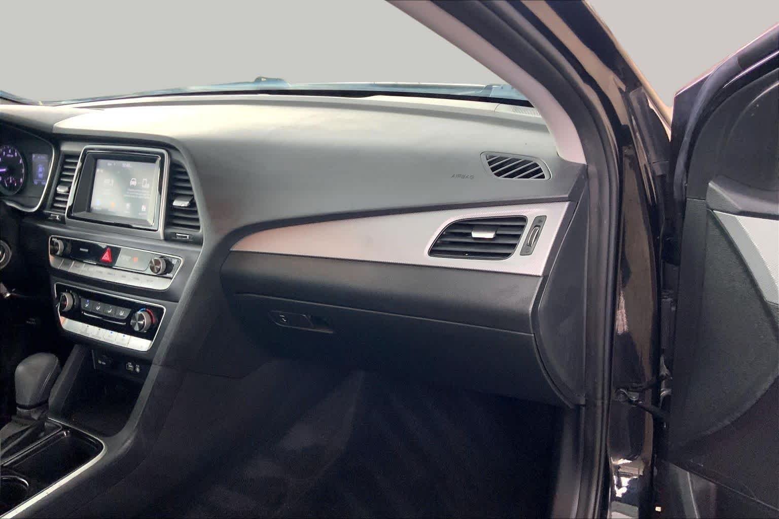 Used 2019 Phantom Black Hyundai SE image 18