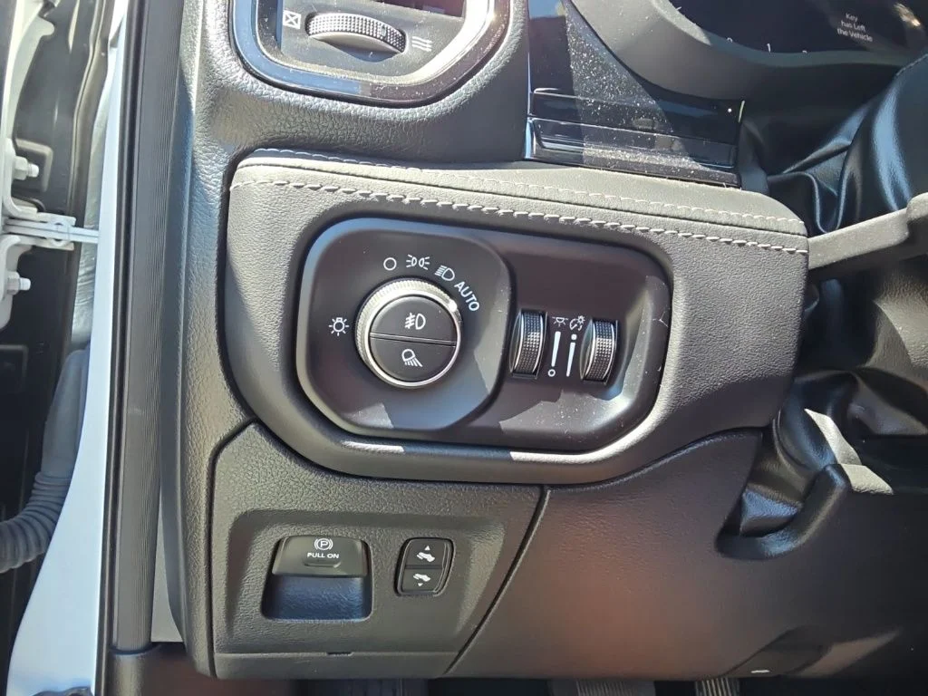 Used 2025 White Ram Limited image 15