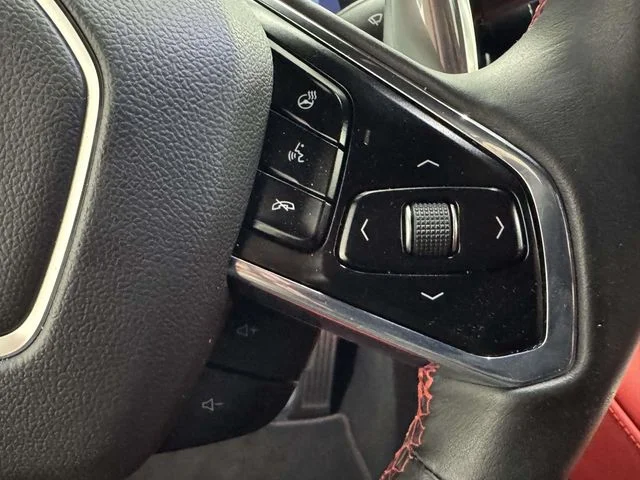 Used 2020 White Chevrolet Stingray image 29