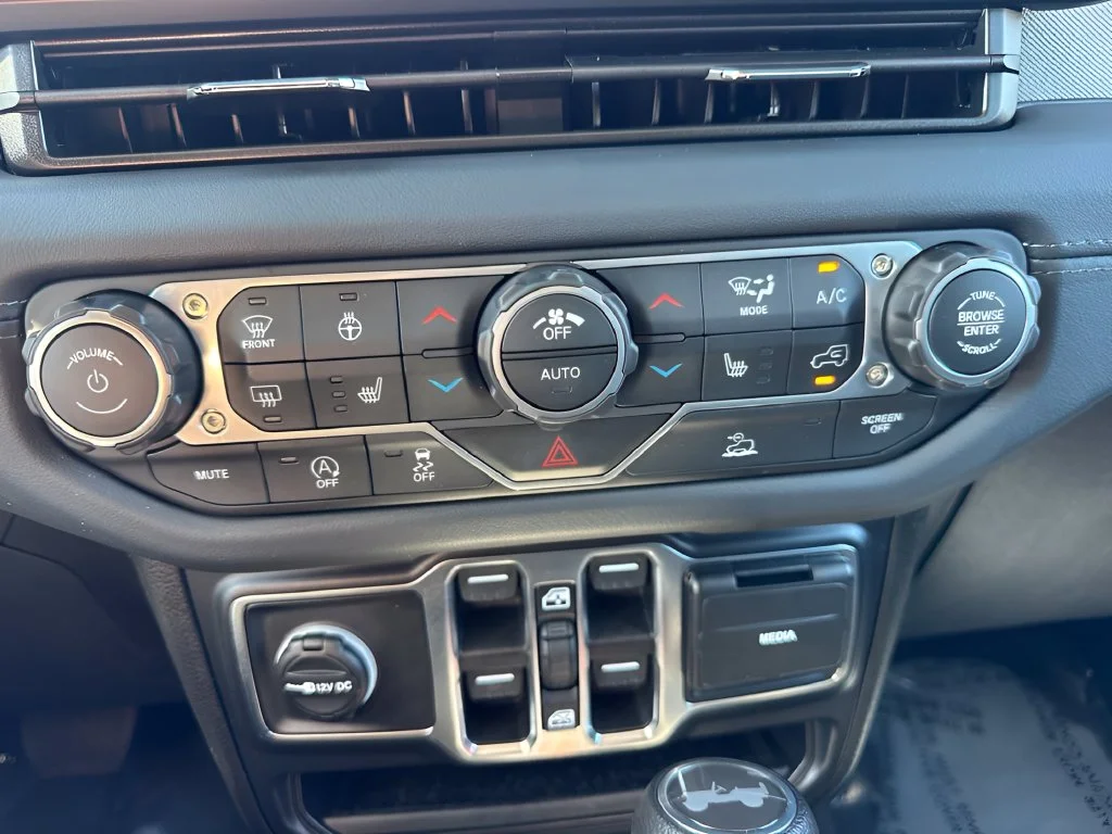 Used 2026 White Jeep Sahara image 19
