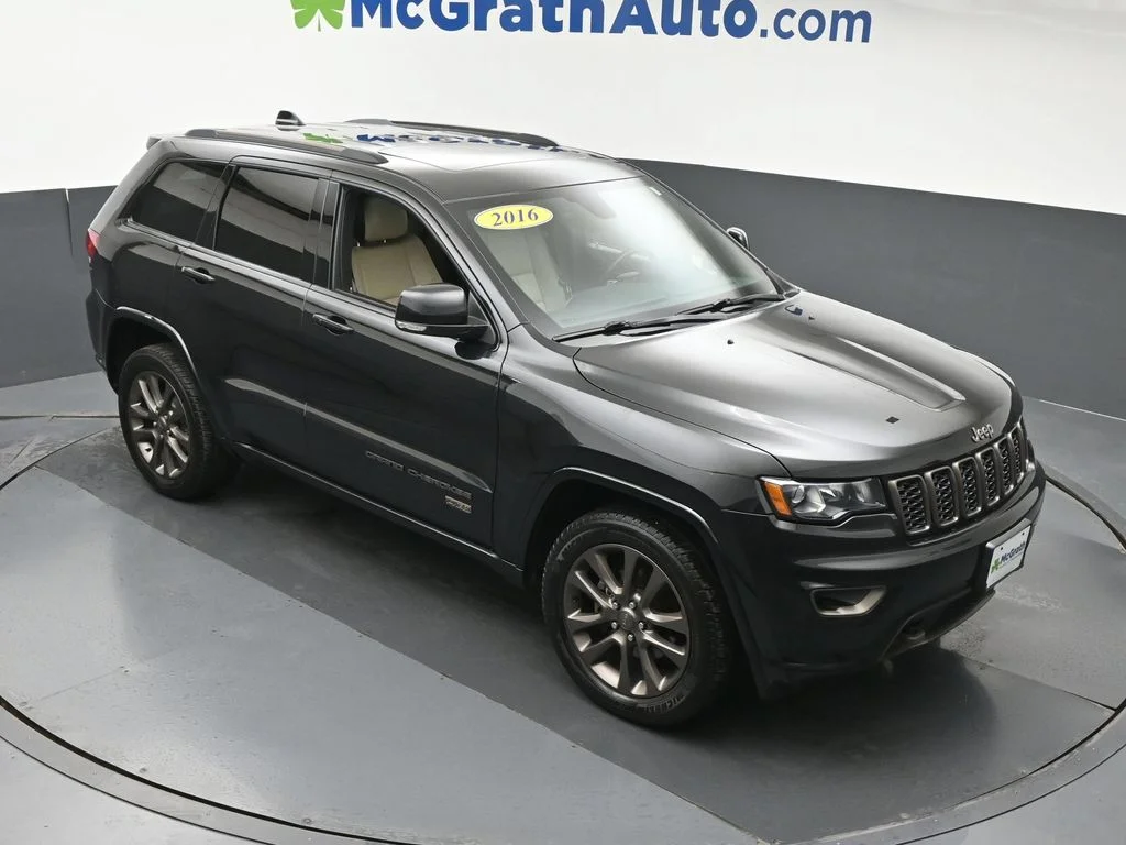 Used 2016 Black Jeep Limited image 3