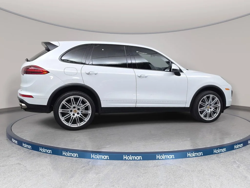 Used 2017  Porsche S image 5