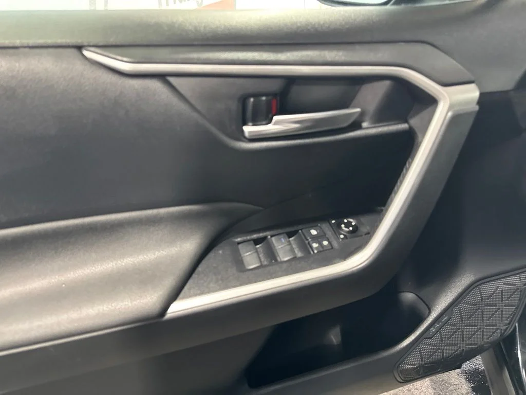 Used 2020 Black Toyota XLE image 32