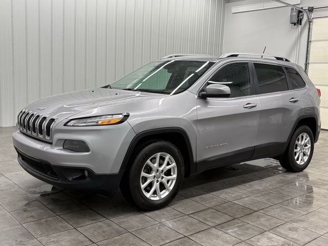 Used 2016 Silver Jeep Latitude image 5