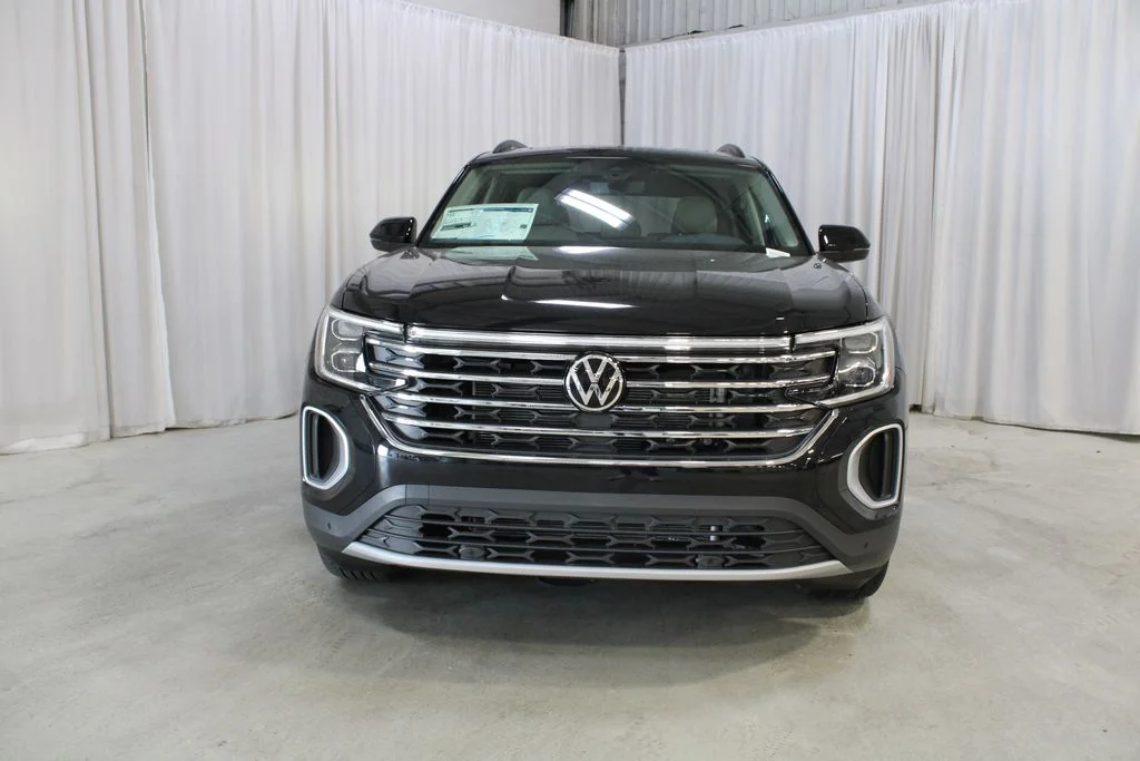 New 2026 Black Volkswagen 2.0T SE w/Technology image 37