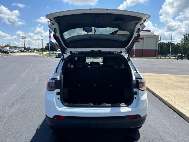 Used 2024 White Jeep Latitude image 11
