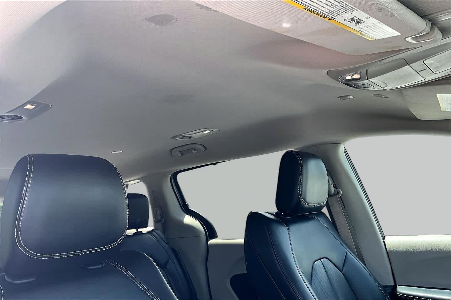 Used 2023 Silver Mist Clearcoat Chrysler Touring L image 14