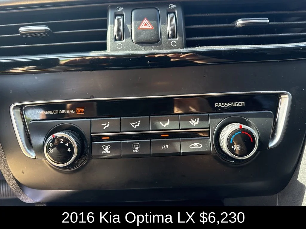 Used 2016 White Kia LX image 23