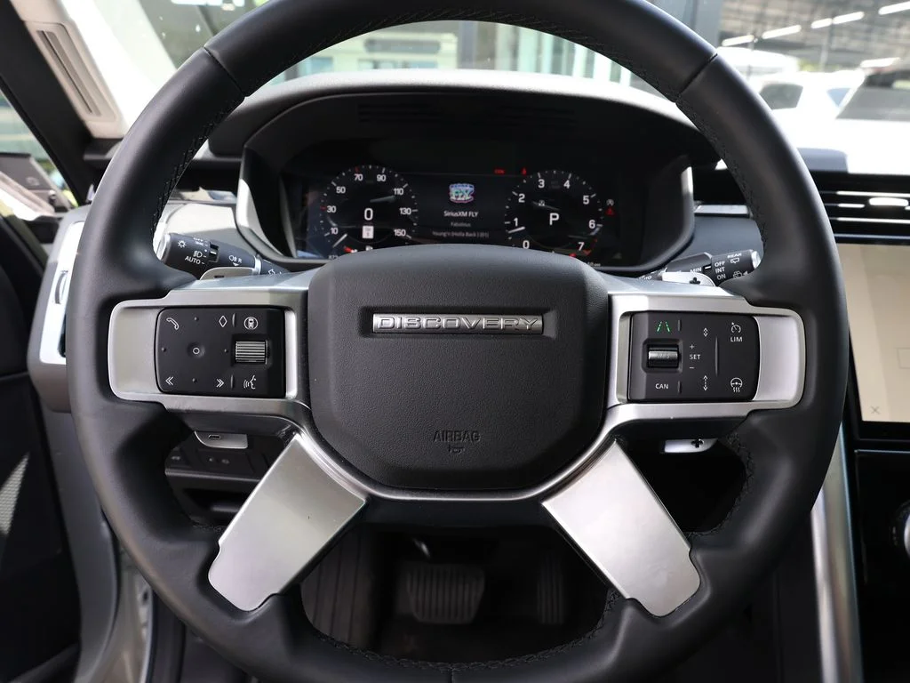 Used 2024 White Land Rover S image 39