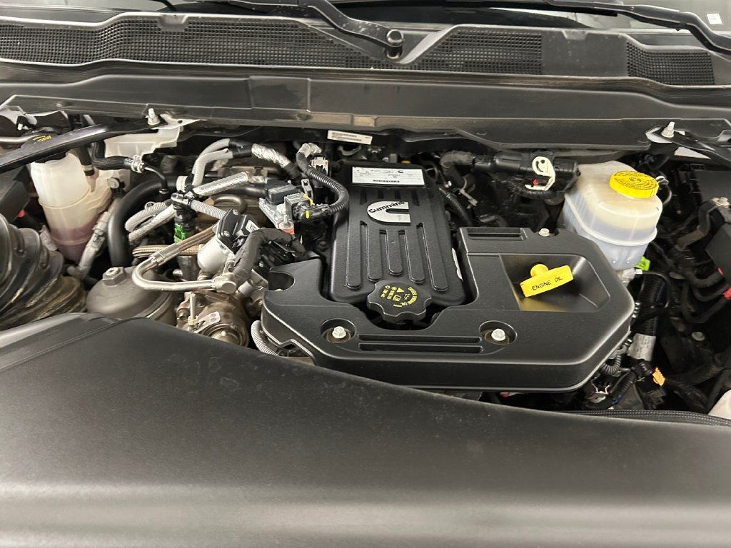 Used 2025 White Ram Laramie image 19