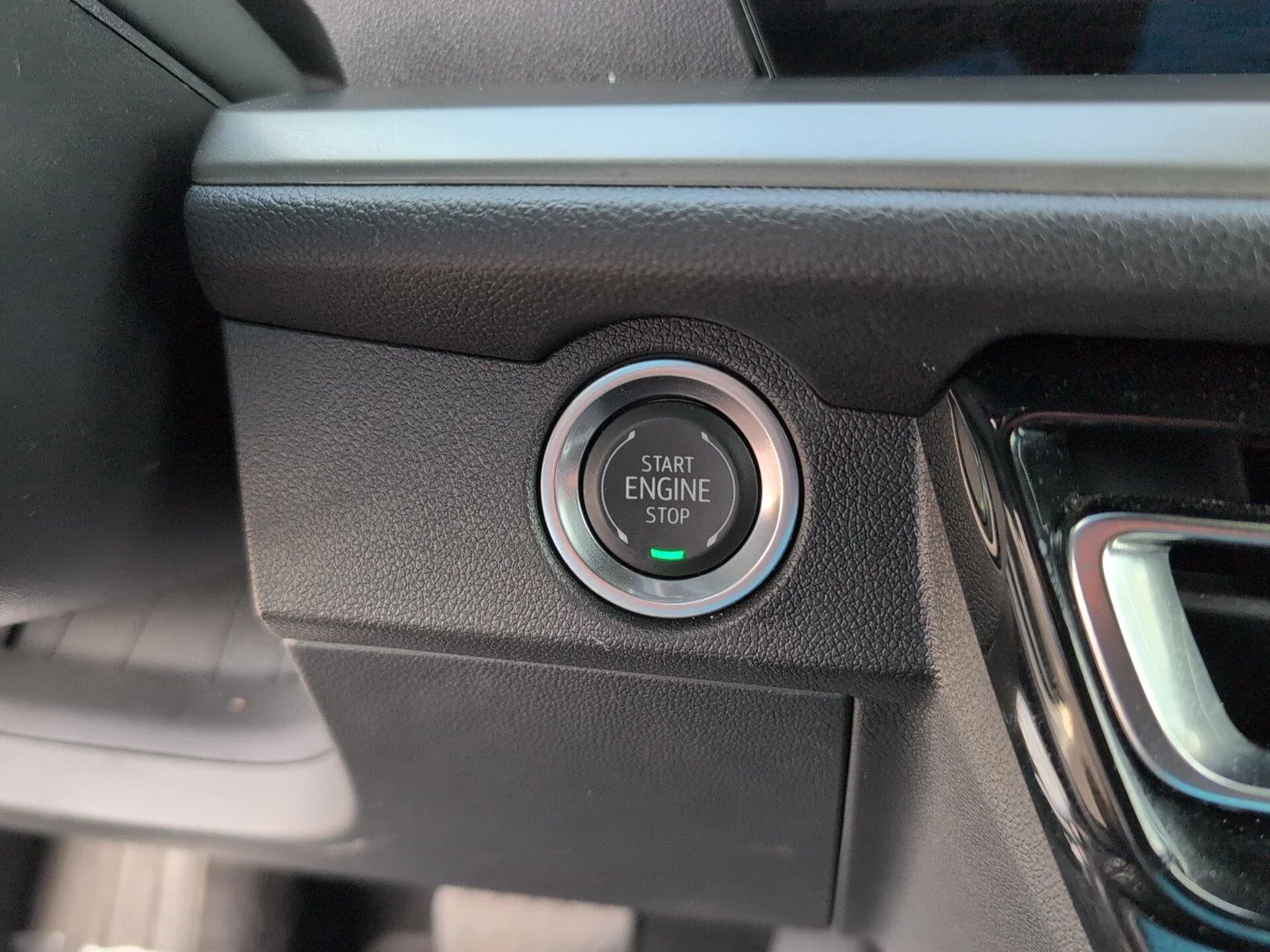 Used 2024 Downpour Metallic GMC SLE image 21