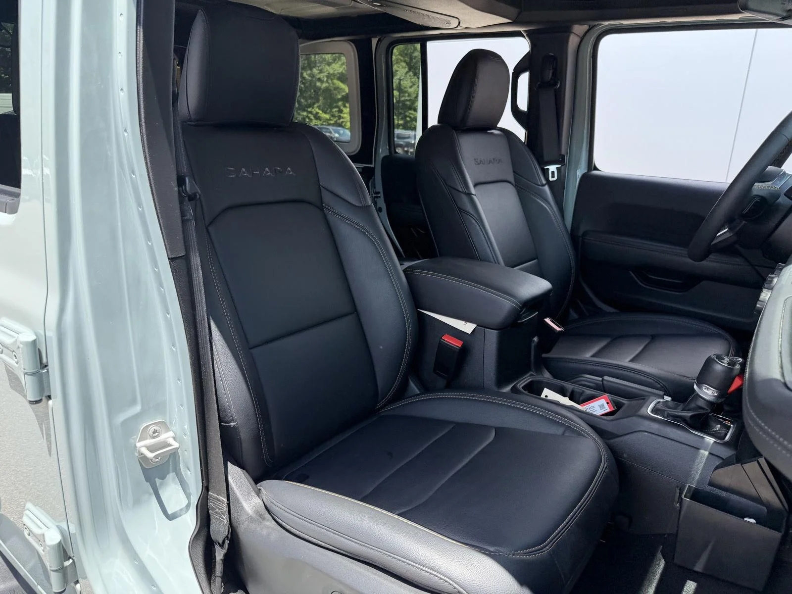 Used 2024 Earl Clearcoat Jeep Sahara image 18