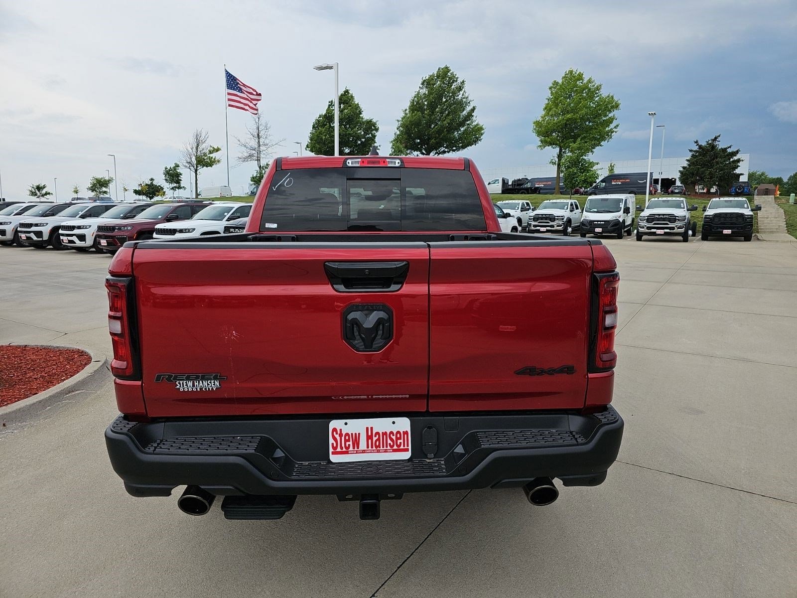 New 2026 Molten Red Pearlcoat Ram Rebel image 4
