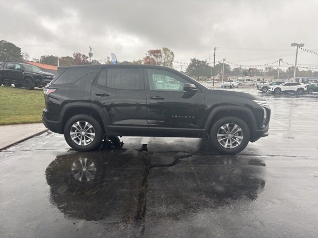 2025 Chevrolet Equinox LT photo 2