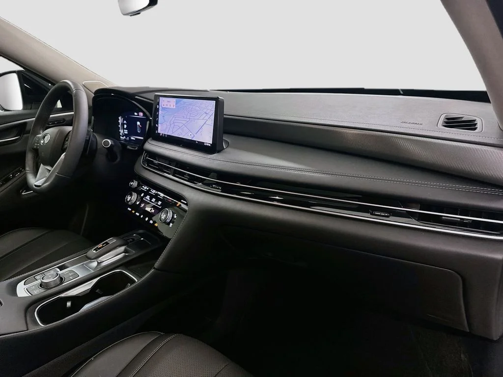 Certified Used 2026 White INFINITI LUXE image 31