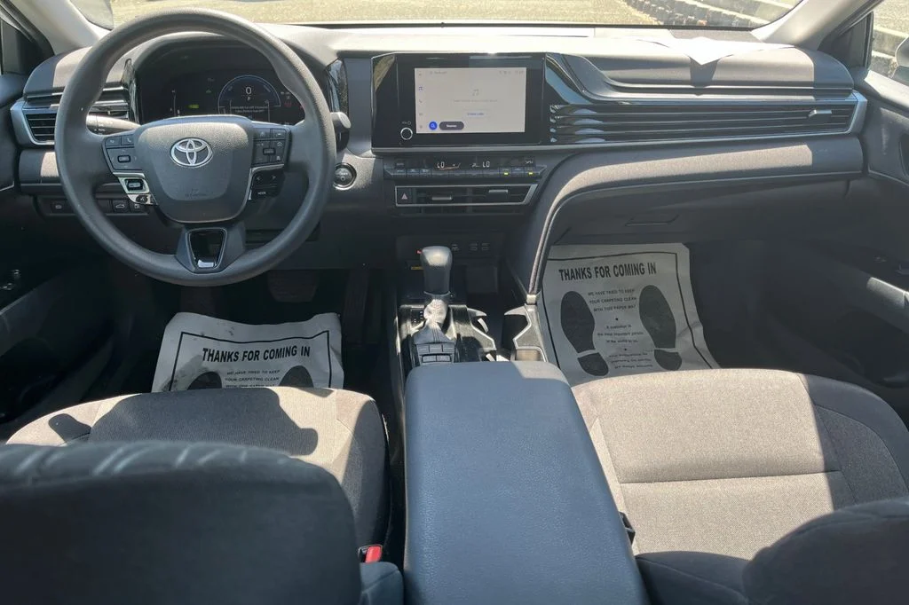 Used 2025 White Toyota LE image 19