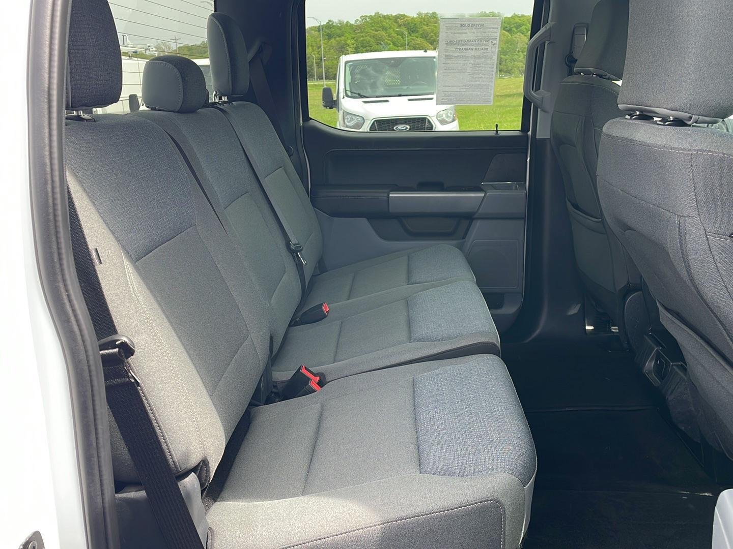 Used 2025 Oxford White Ford XLT image 30