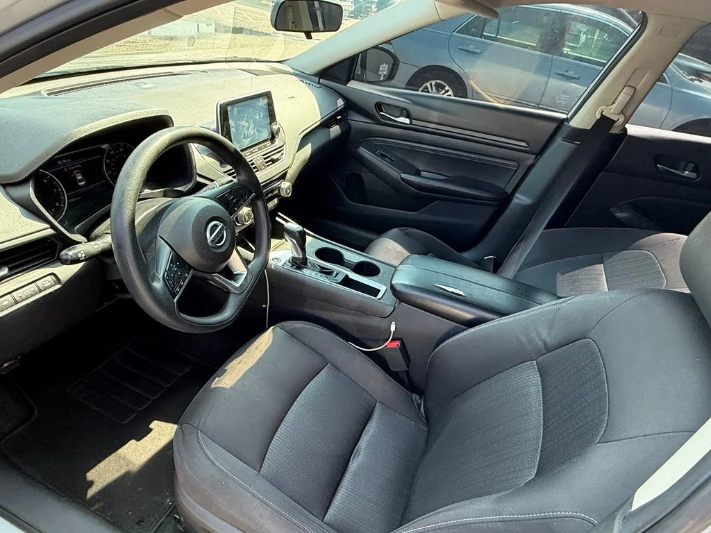 Used 2020 Silver Nissan 2.5 S image 6